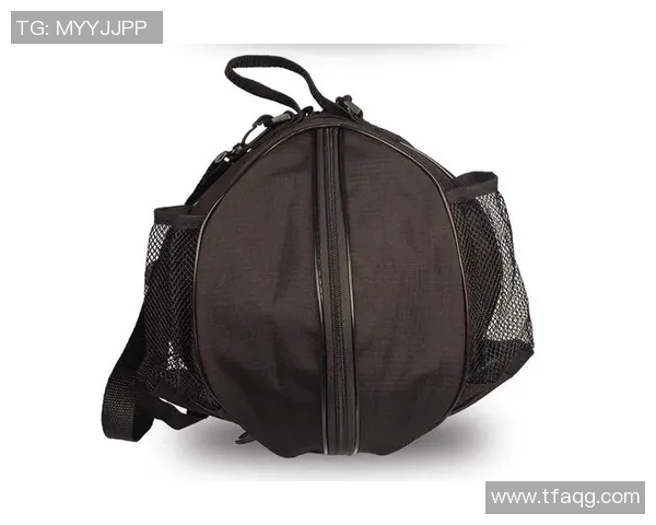 足球明星背包风采大赏个性时尚搭配图片展示